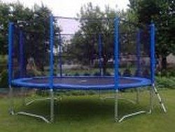 Trampolína s ochranou sítí – pronájem atrakcí Vinelan