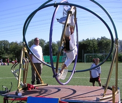 Aerotrim – železná obruč, kopie trenažéru pro parašutisty