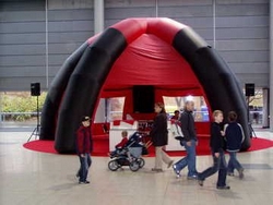 Nafukovací brána – gól – pronájem atrakcí Vinelan